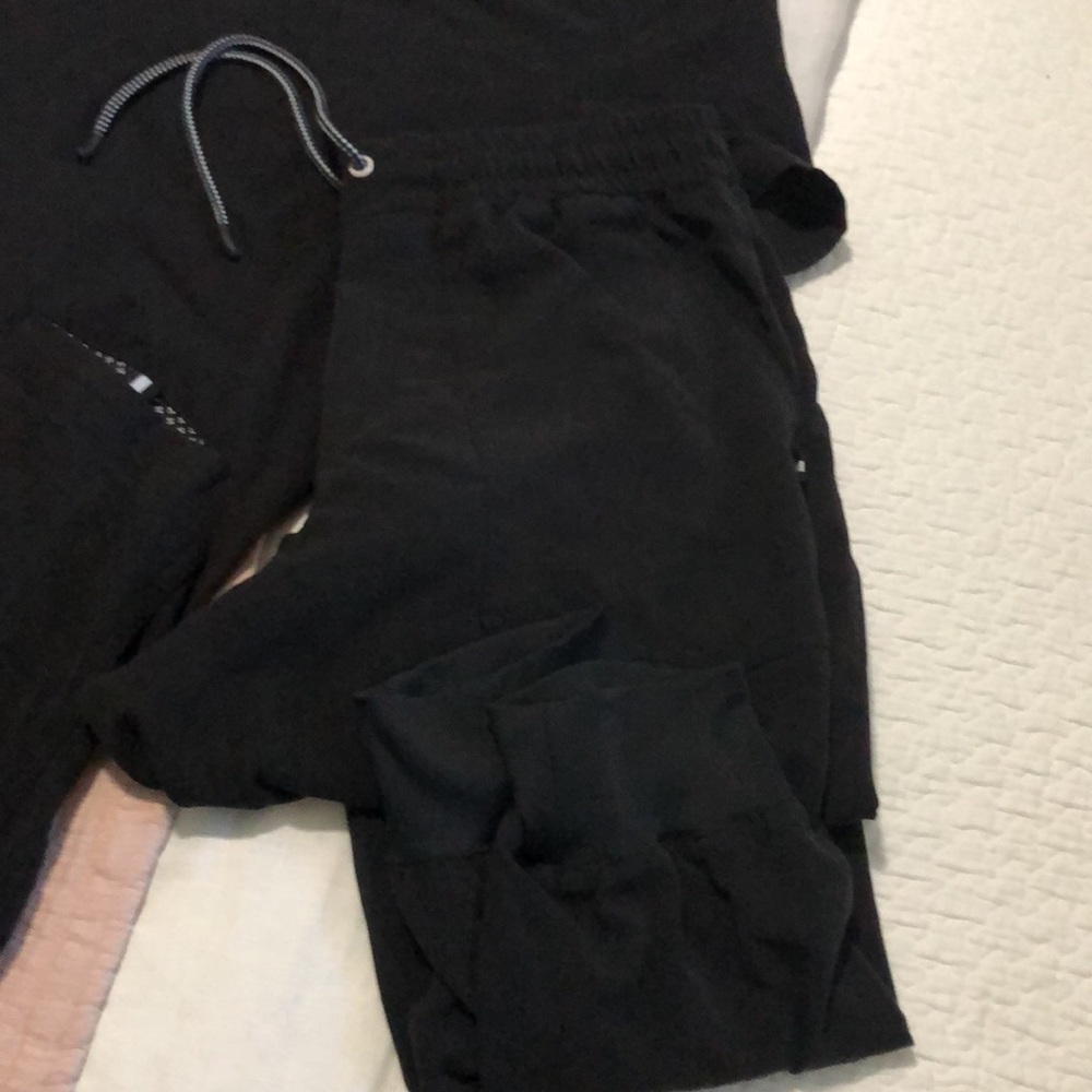 Koi scrub set. Extra small top and petite small bottom - Picture 4 of 5